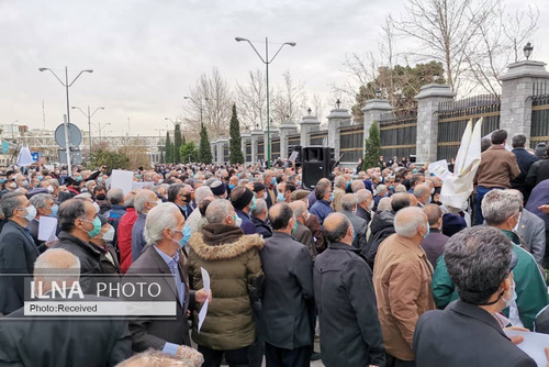 تجمع بازنشستگان کارگری مقابل مجلس +تصاویر