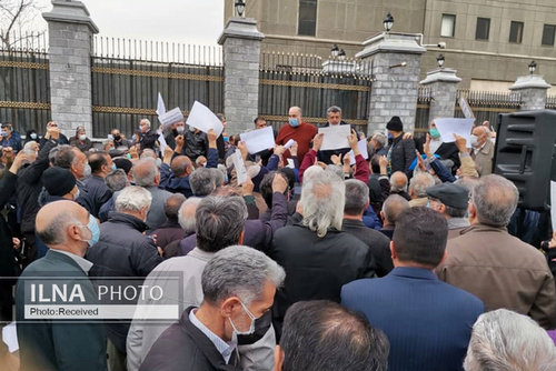 تجمع بازنشستگان کارگری مقابل مجلس +تصاویر