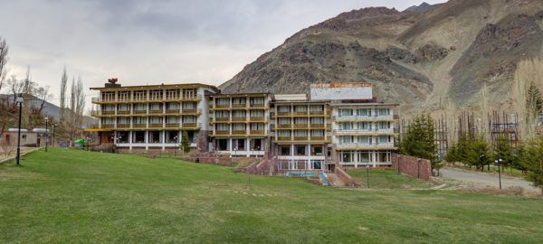 دیزین گلباران میشود دیزین گلباران میشود