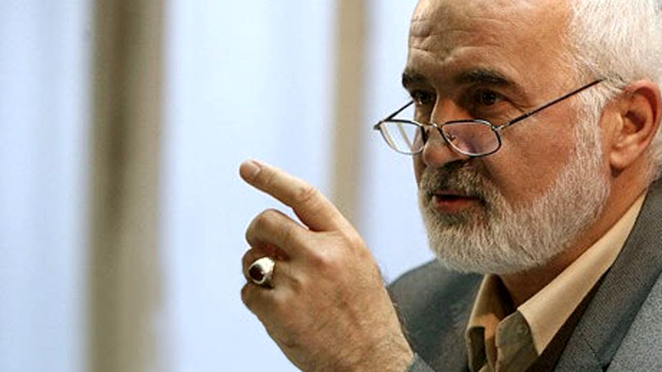 احمد توکلی: تورم کمر مردم را شکسته، تاب‌آوری مردم حدی دارد