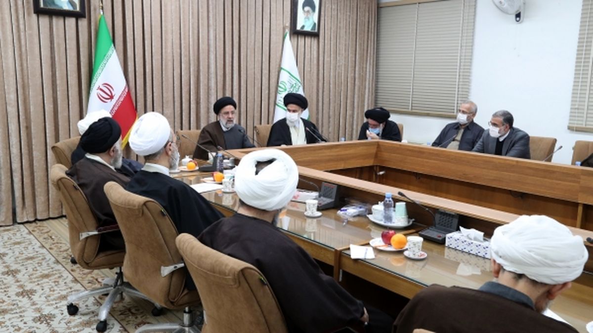 به هیچ وجه قیمت بنزین را افزایش دهیم/ در حال بررسی طرحهایی عادلانه برای توزیع سهمیه بنزین هستیم به هیچ وجه قیمت بنزین را افزایش دهیم/ در حال بررسی طرحهایی عادلانه برای توزیع سهمیه بنزین هستیم