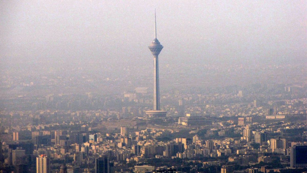 وضعیت قرمز آلودگی هوا در ۱۲ نقطه تهران