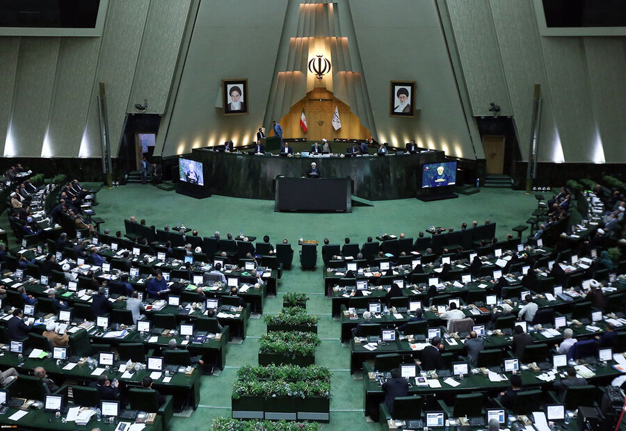 نامه نمایندگان به رئیس جمهور: واگذاری سهم ۱۸ درصدی دولت در هلدینگ خلیج فارس لغو شود