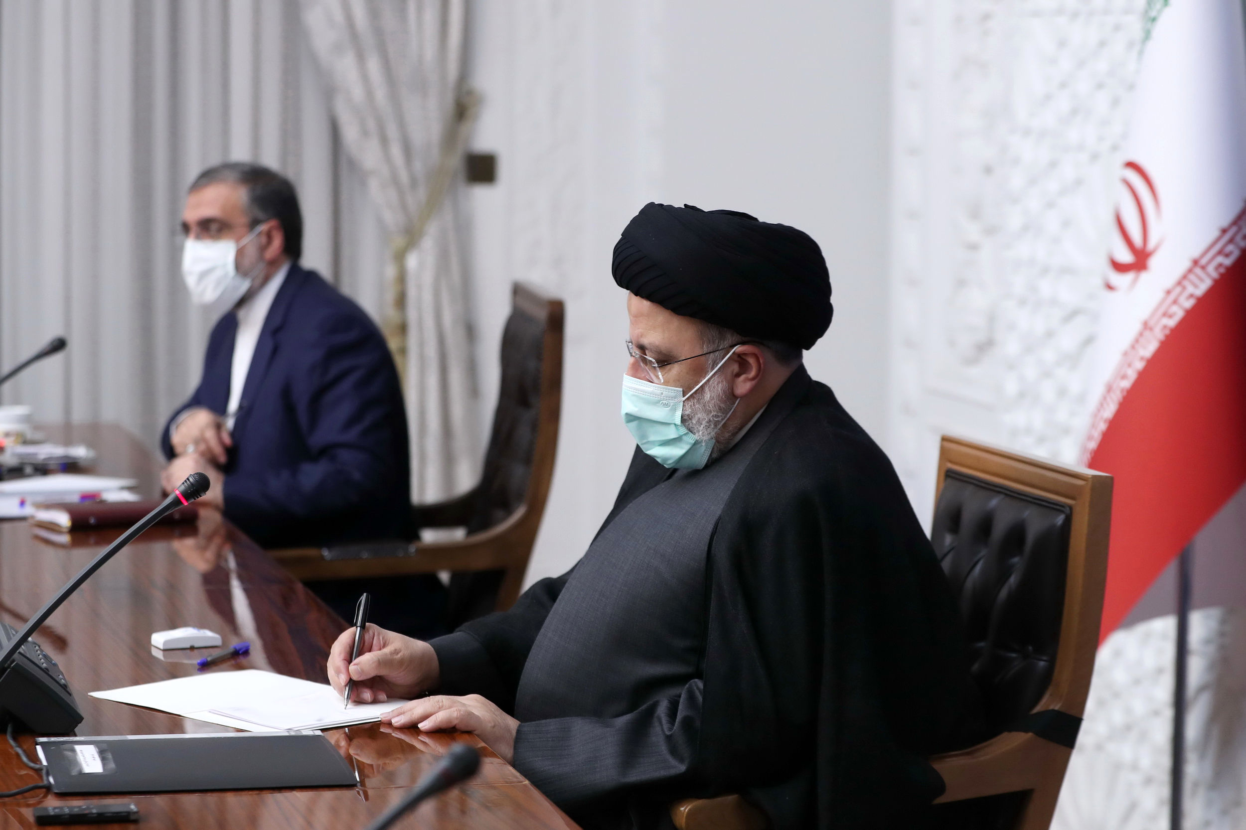 فاش گویی‌های رئیسی از چالش‌های اقتصادی نشانه چیست؟