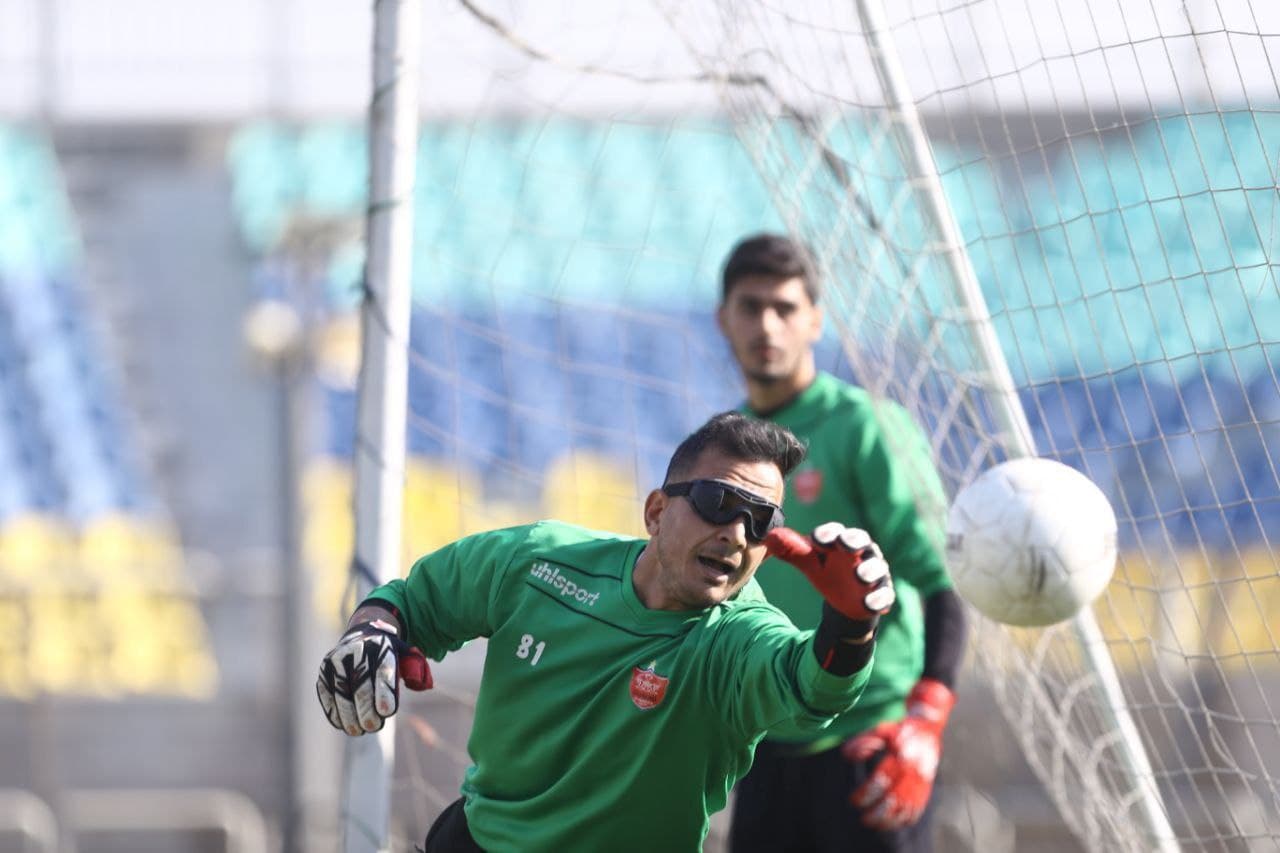 حامد لک با عینکی عجیب در تمرینات پرسپولیس +عکس حامد لک با عینکی عجیب در تمرینات پرسپولیس +عکس