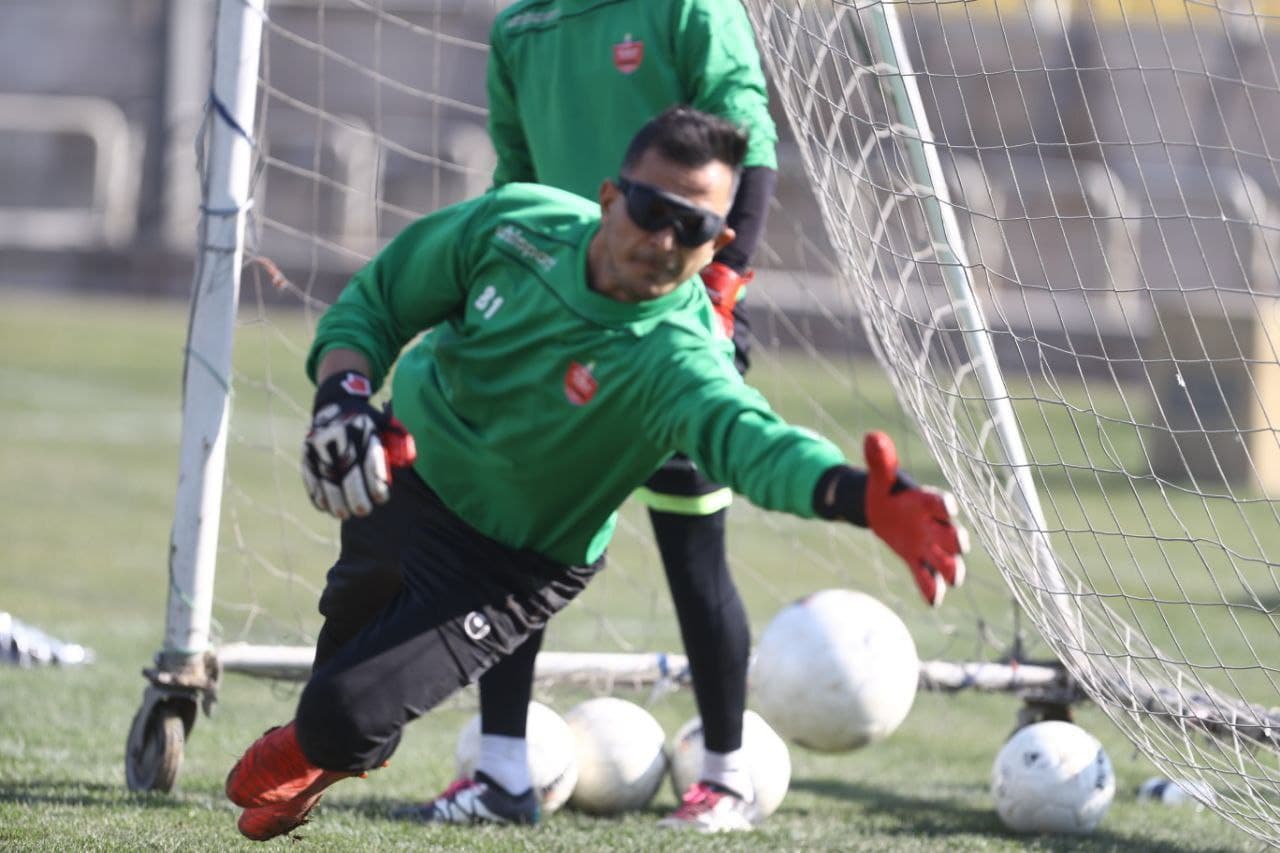 حامد لک با عینکی عجیب در تمرینات پرسپولیس +عکس حامد لک با عینکی عجیب در تمرینات پرسپولیس +عکس