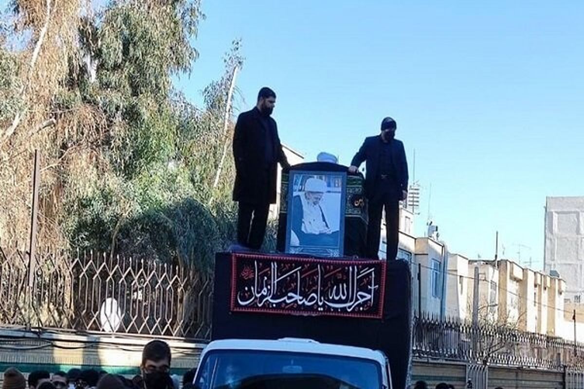 پیکر آیت الله صافی گلپایگانی در قم تشییع شد پیکر آیت الله صافی گلپایگانی در قم تشییع شد