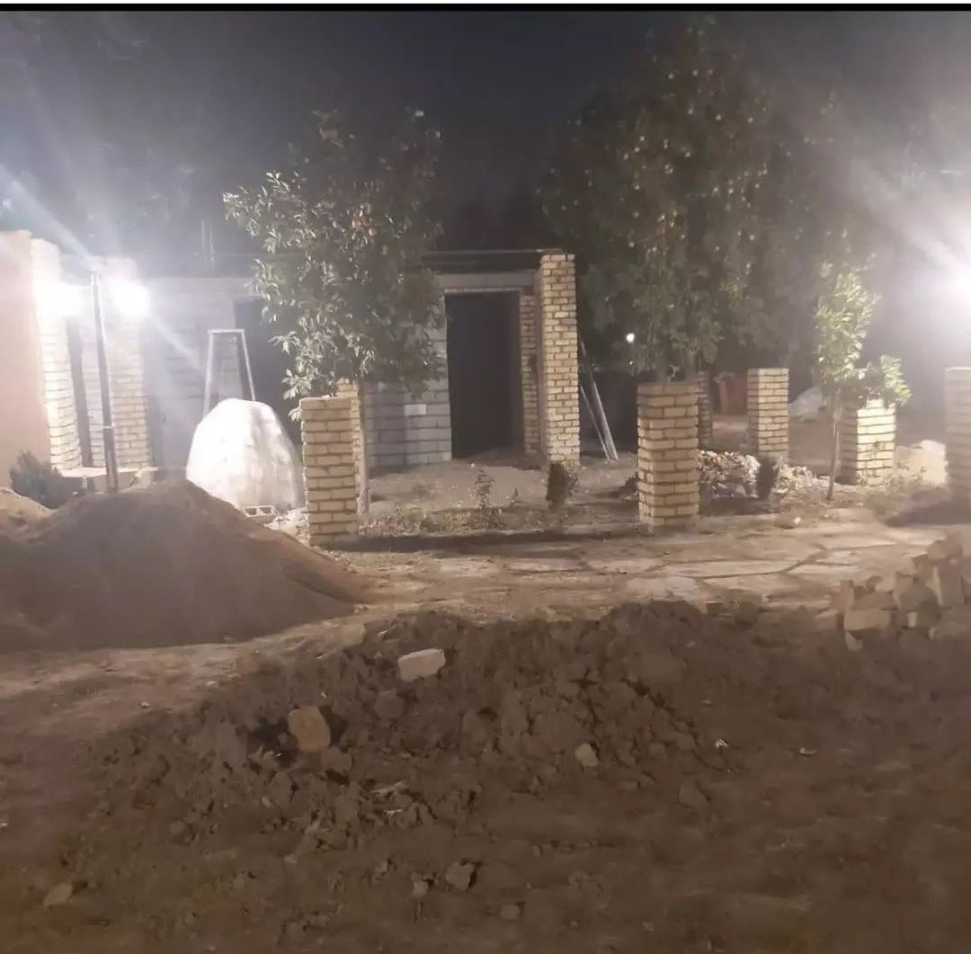 نرگس آبیار باغ عفیف آباد