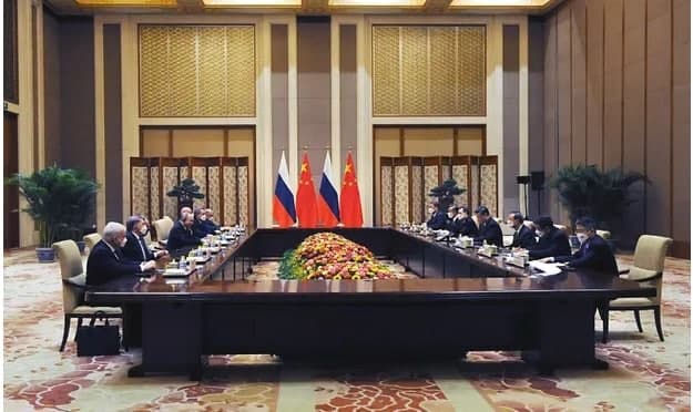 میز نمایش قدرت یا پارانویای پوتین؟! میز نمایش قدرت یا پارانویای پوتین؟!