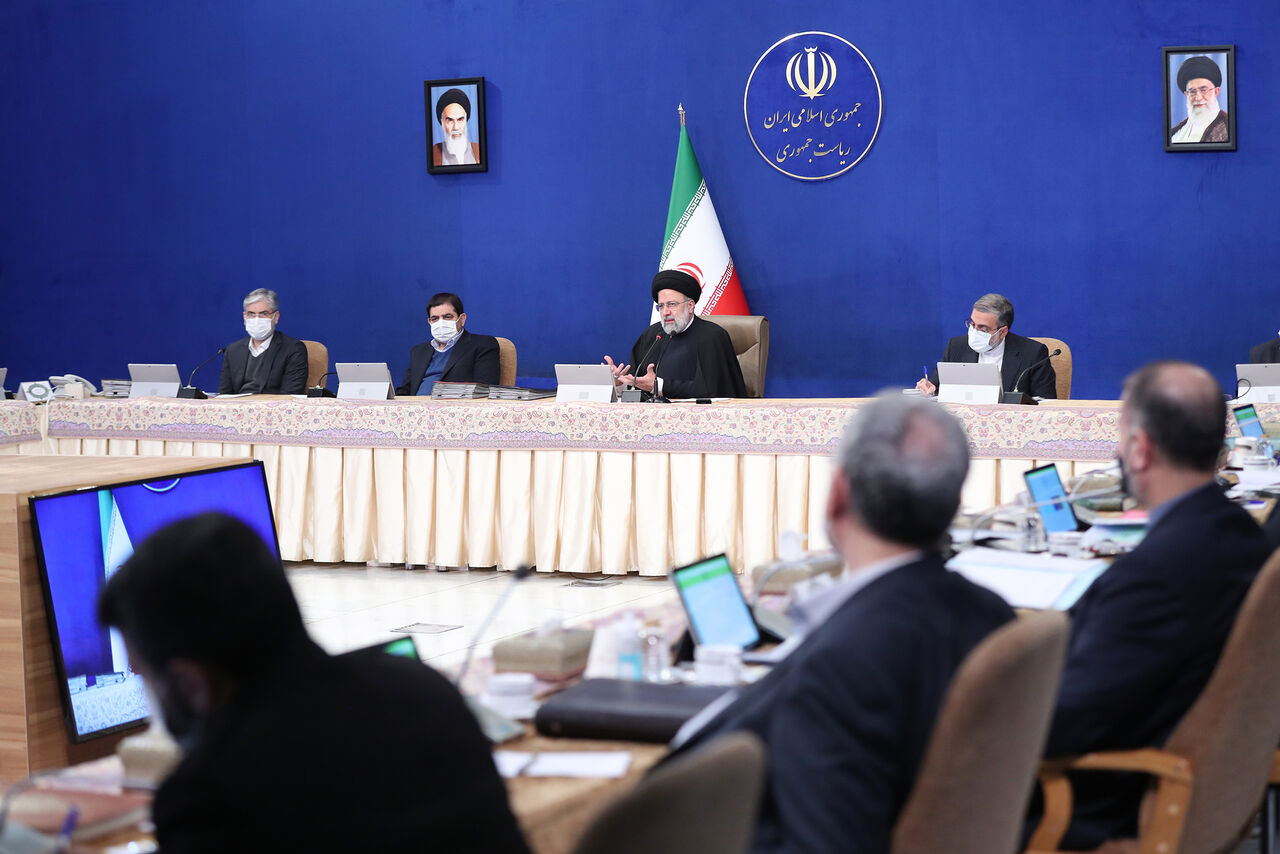 باور داریم که نقد می‌تواند دولت را از آسیب مصون سازد