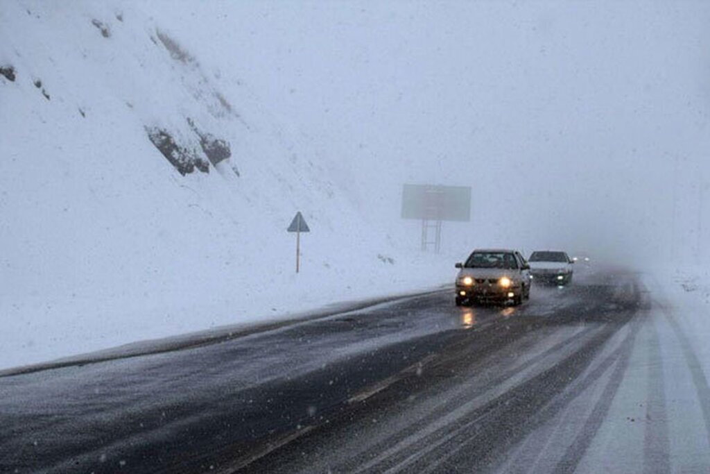 کاهش تردد جاده‌ای به خاطر برف و باران