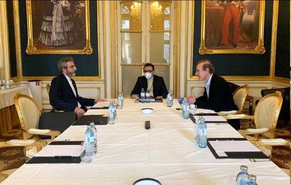 رایزنی دوجانبه باقری و مورا در وین رایزنی دوجانبه باقری و مورا در وین