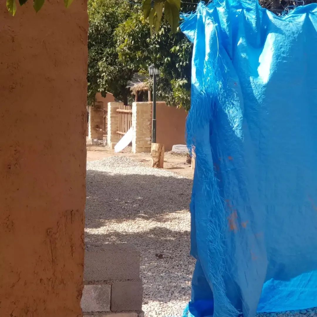 ادامه ساخت و ساز گسترده تیم نرگس آبیار در باغ عفیف آباد +فیلم ادامه ساخت و ساز گسترده تیم نرگس آبیار در باغ عفیف آباد +فیلم