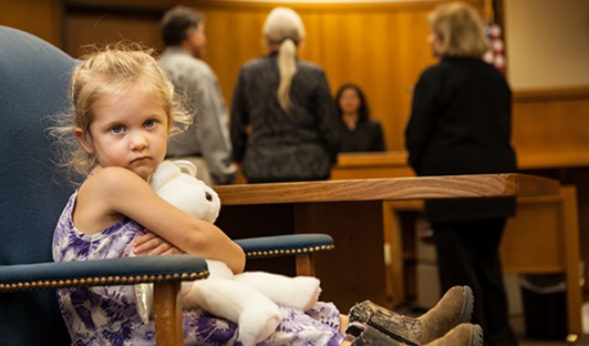 شهادت کودکان در دادگاه