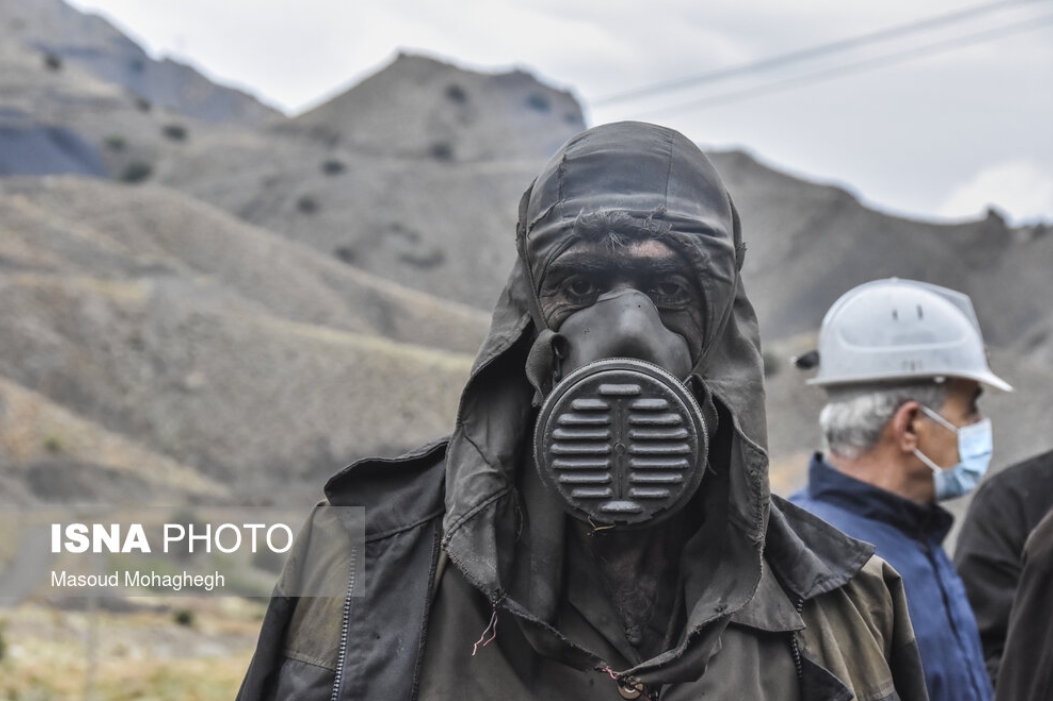 ادامه عملیات امداد و نجات کارگران معدن طزره