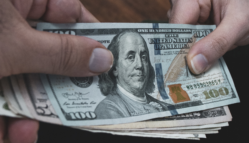 نرخ طلایی دلار در اقتصاد ایران چند است؟