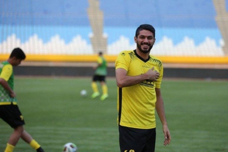 یک سپاهانی در آستانه دیدار با پرسپولیس کرونایی شد