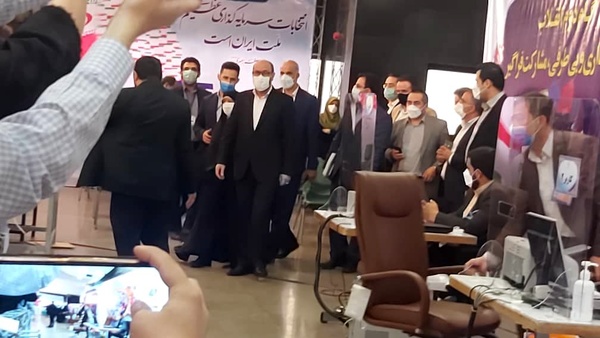 حسین دهقان رسما در انتخابات ۱۴۰۰ ثبت نام کرد