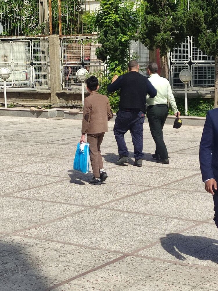 حاشیه‌های چهارمین روز ثبت‌نام انتخابات ۱۴۰۰/ از حضور دردسرساز یک کاندیدا در ستاد انتخابات تا اظهارات جنجالی درباره زنان