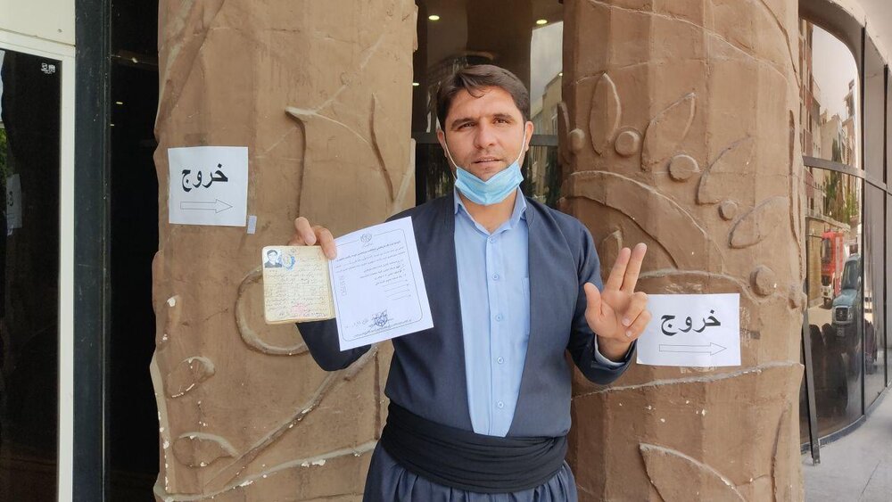 حاشیه‌های چهارمین روز ثبت‌نام انتخابات ۱۴۰۰/ از حضور دردسرساز یک کاندیدا در ستاد انتخابات تا اظهارات جنجالی درباره زنان