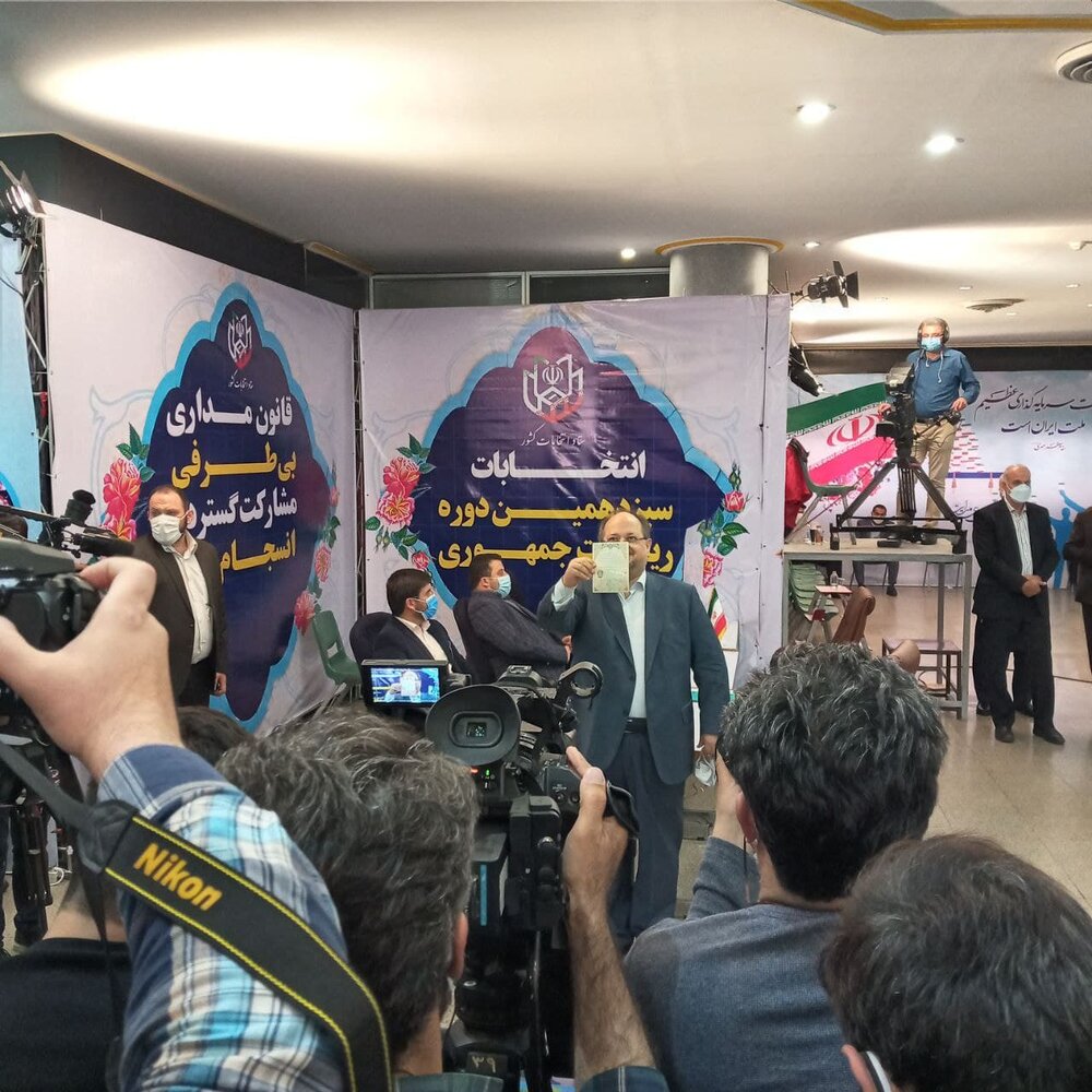 محمد شریعتمداری کاندیدای انتخابات ۱۴۰۰ شد محمد شریعتمداری کاندیدای انتخابات ۱۴۰۰ شد