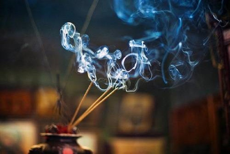 فواید و خطرات روشن کردن عود چیست؟ | رویداد24