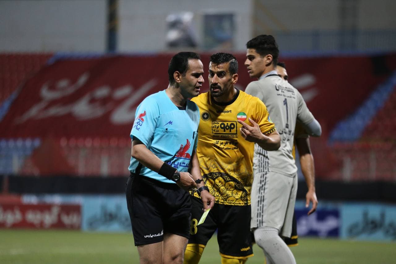 احسان حاج صفی بازی با پرسپولیس را از دست داد؟