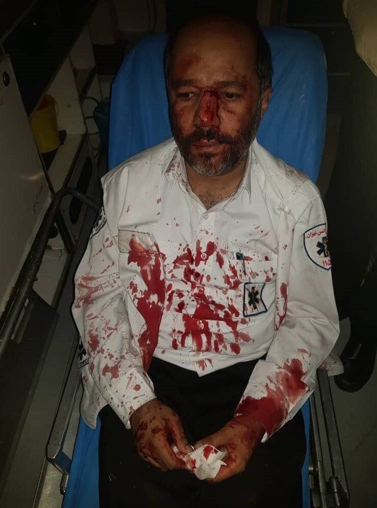 همراهان مصدوم، پرسنل اورژانس را تا حد مرگ کتک زدند +عکس همراهان مصدوم، پرسنل اورژانس را تا حد مرگ کتک زدند +عکس