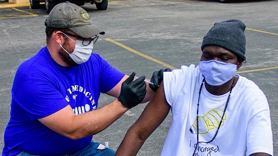 تزریق واکسن کرونا