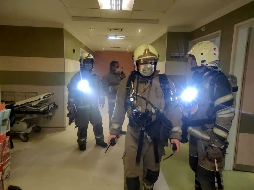 حریق در یک بیمارستان در یوسف‌آباد/ حضور آتش‌نشانان پالایشگاه تهران برای مهار آتش بیمارستان
