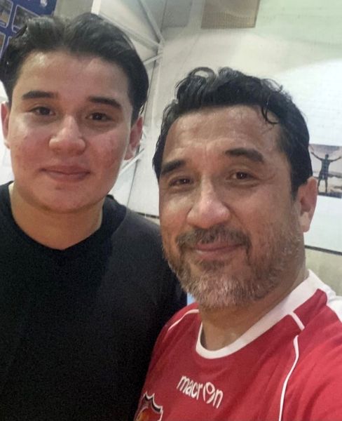 خداداد عزیزی و پسر بزرگش