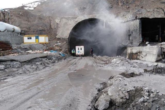 جزییات حادثه ریزش کوه در آزادراه تهران- شمال اعلام شد