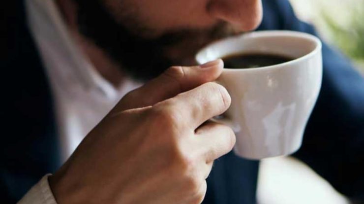 خطر خوردن قهوه و مبتلا شدن به آب سیاه در چشم خطر خوردن قهوه و مبتلا شدن به آب سیاه در چشم