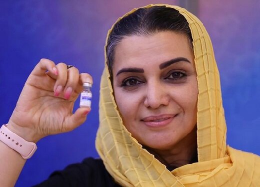 الهام پاوهنژاد در حال تزریق داوطلبانه واکسن داخلی کرونا +عکس الهام پاوهنژاد در حال تزریق داوطلبانه واکسن داخلی کرونا +عکس