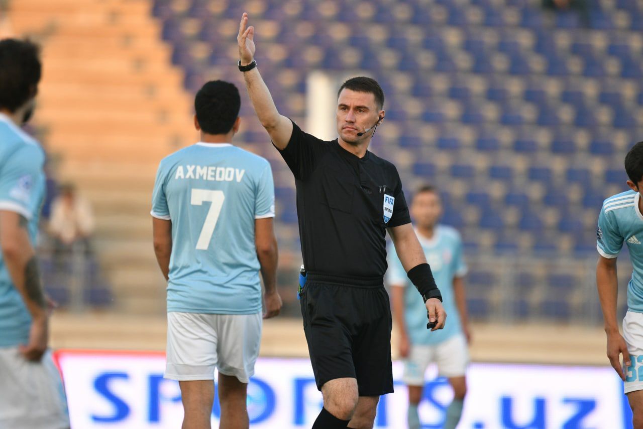 داور و گزارشگر بازی ایران - عراق