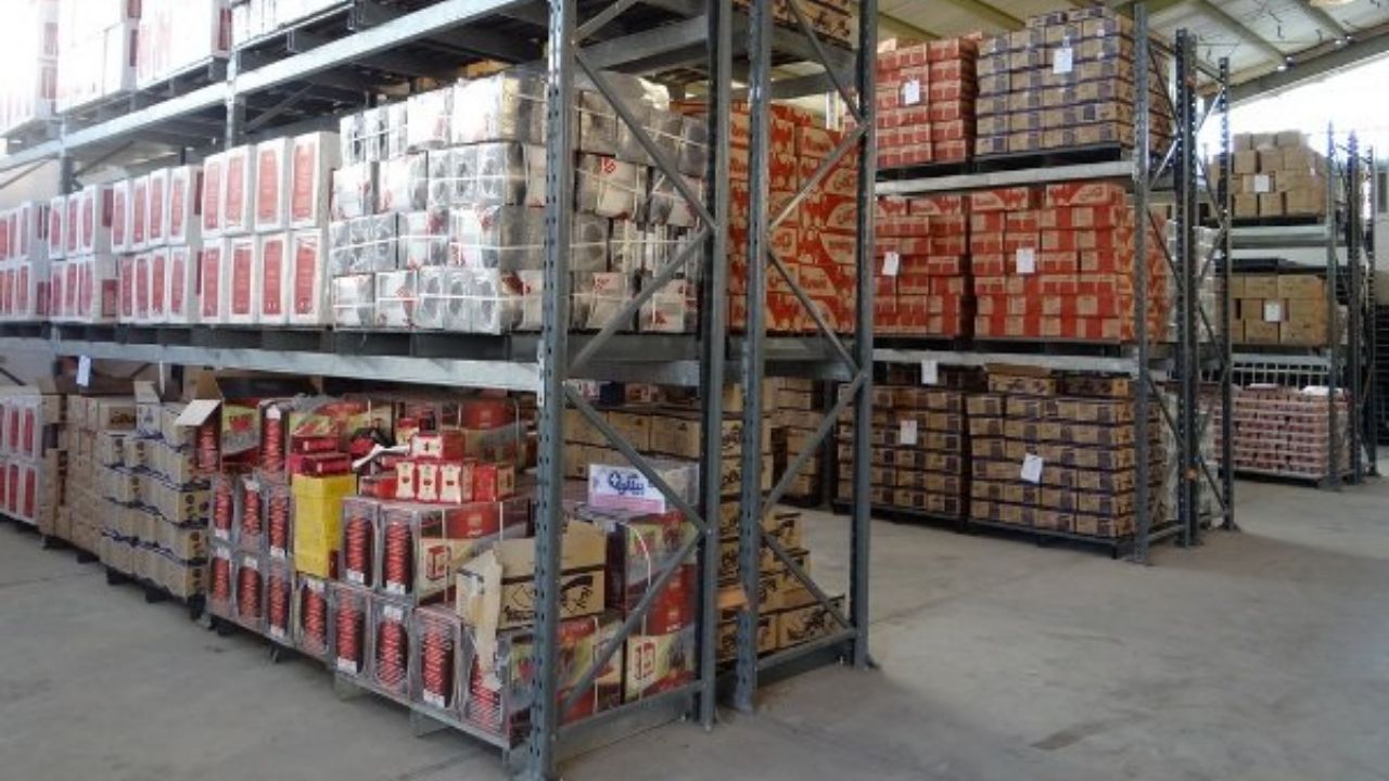 بیش از چهار میلیون و ۷۰۰ هزار تن کالای اساسی در انبارهای کشور وجود دارد بیش از چهار میلیون و ۷۰۰ هزار تن کالای اساسی در انبارهای کشور وجود دارد