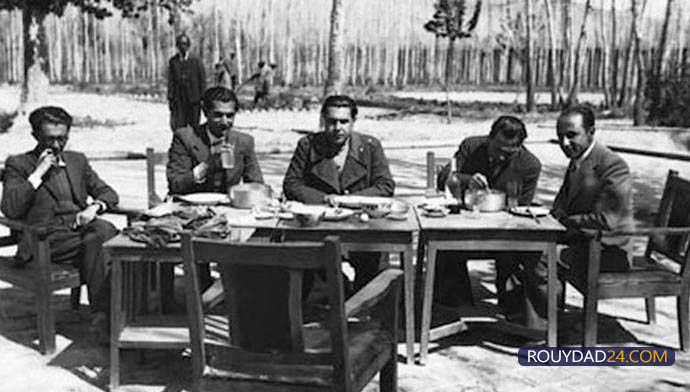 اعتقادات صادق هدایی