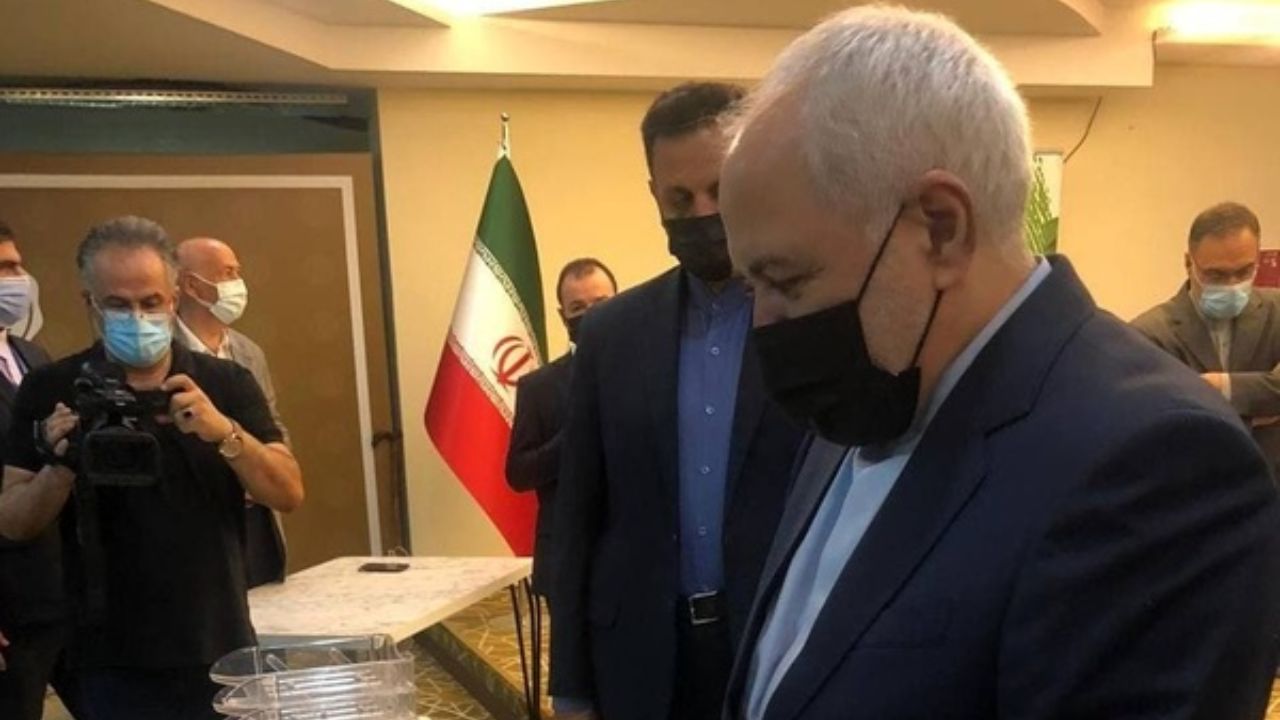 حضور ظریف در شعبه اخذ رأی آنتالیا برای شرکت در انتخابات