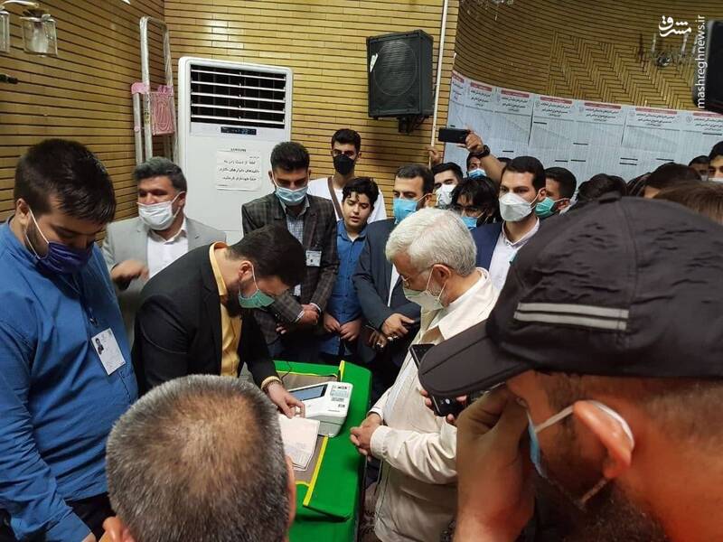 حضور سعید جلیلی در مسجد فاطمیه برای شرکت در انتخابات حضور سعید جلیلی در مسجد فاطمیه برای شرکت در انتخابات