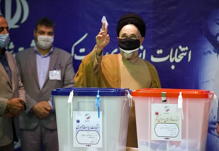 ابطحی: سیدمحمد خاتمی به همتی رأی داد