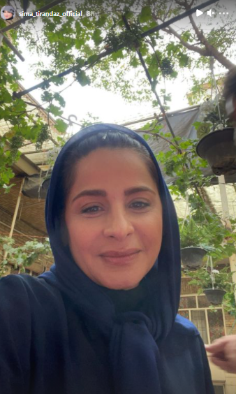 سیما تیرانداز در حیاط سرسبز منزلش 