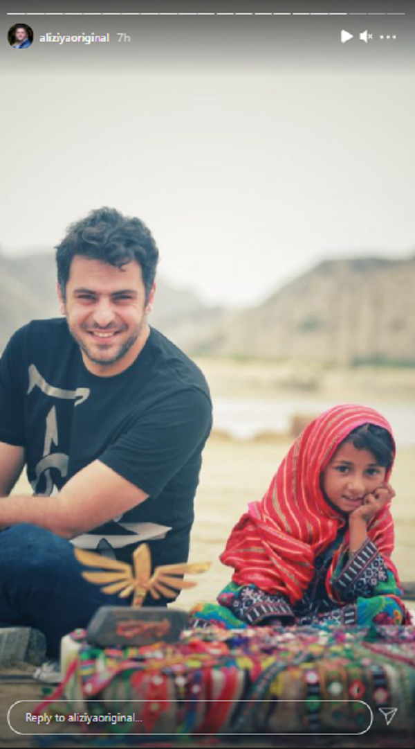 چهره خندان مجری جنجالی در کنار دخترک دستفروش /عکس علی ضیا