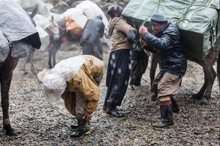 کشته شدن ۴ کولبر طی دو هفته اخیر/ میانگین سنی کولبران ۳۰ سال بود