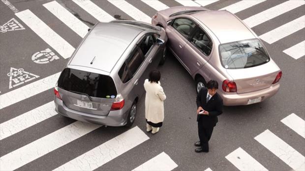 تصادف بدون داشتن گواهینامه قتل عمد است؟