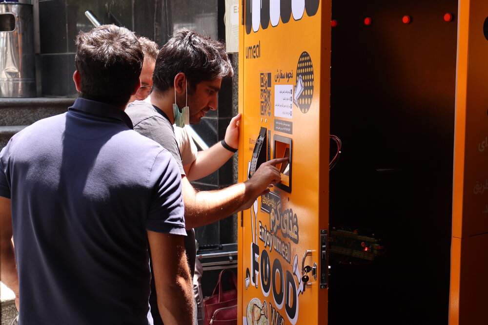 ساخت اولین دستگاه تحویل غذای شهری گرم در ایران