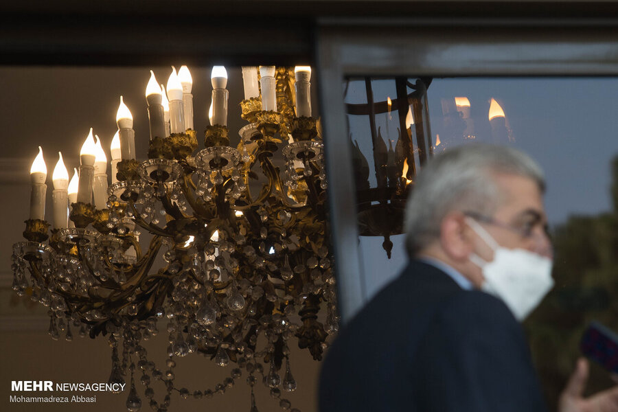 وزیر نیرو زیر چلچراغ! +عکس