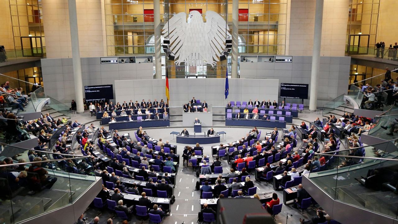 درآمد نمایندگان پارلمان آلمان چقدر است؟