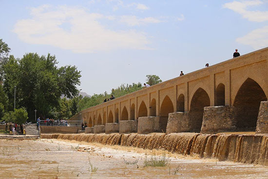 آب در زاینده رود