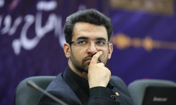 توضیحات آذری جهرمی از چرایی انسداد «وی‌چت» در ایران