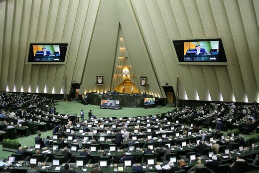 آذر جهرمی به مجلس احضار شد آذر جهرمی به مجلس احضار شد